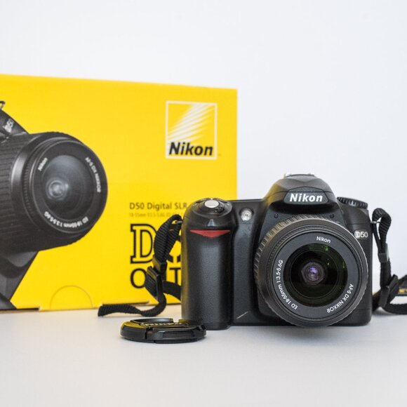Nikon D50 DSLR Camera with 18-55mm f/3.5-5.6G ED AF-S Zoom Nikkor Lens - Picture 1 of 8